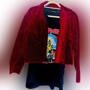 Vintage iron madden oversized tee-shirt, with a red corduroy jacket.